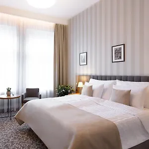 Schwaiger 4*, Prága Csehország